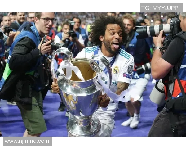 后卫足球明星风采展示精彩瞬间的照片与图片合集